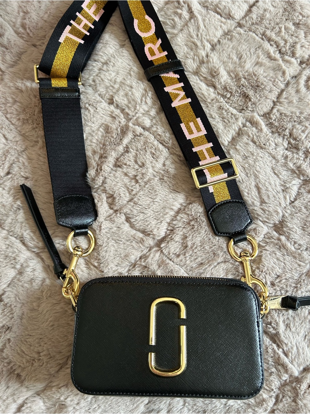 Marc Jacobs Black SnapshotCrossbody Camera Bag with Gold Hardware and Logo Strap - Picture 2 of 16
